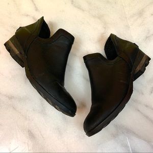 sorel • black leather lolla cut-out bootie 6.5